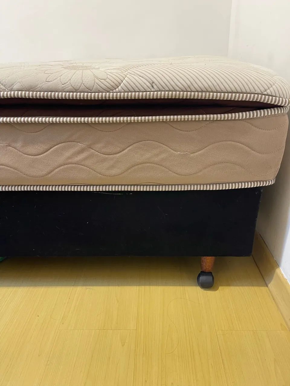 Cama de solteiro - Colchão e base com pés - Foto 3