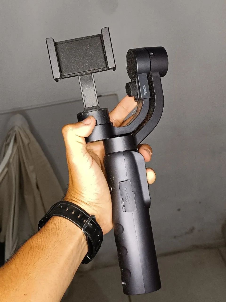 Estabilizador portátil de três eixos ( com defeito)