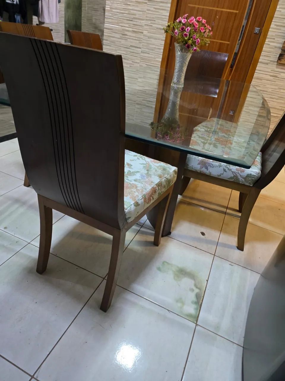 Mesa com 6 cadeiras  - Foto 2