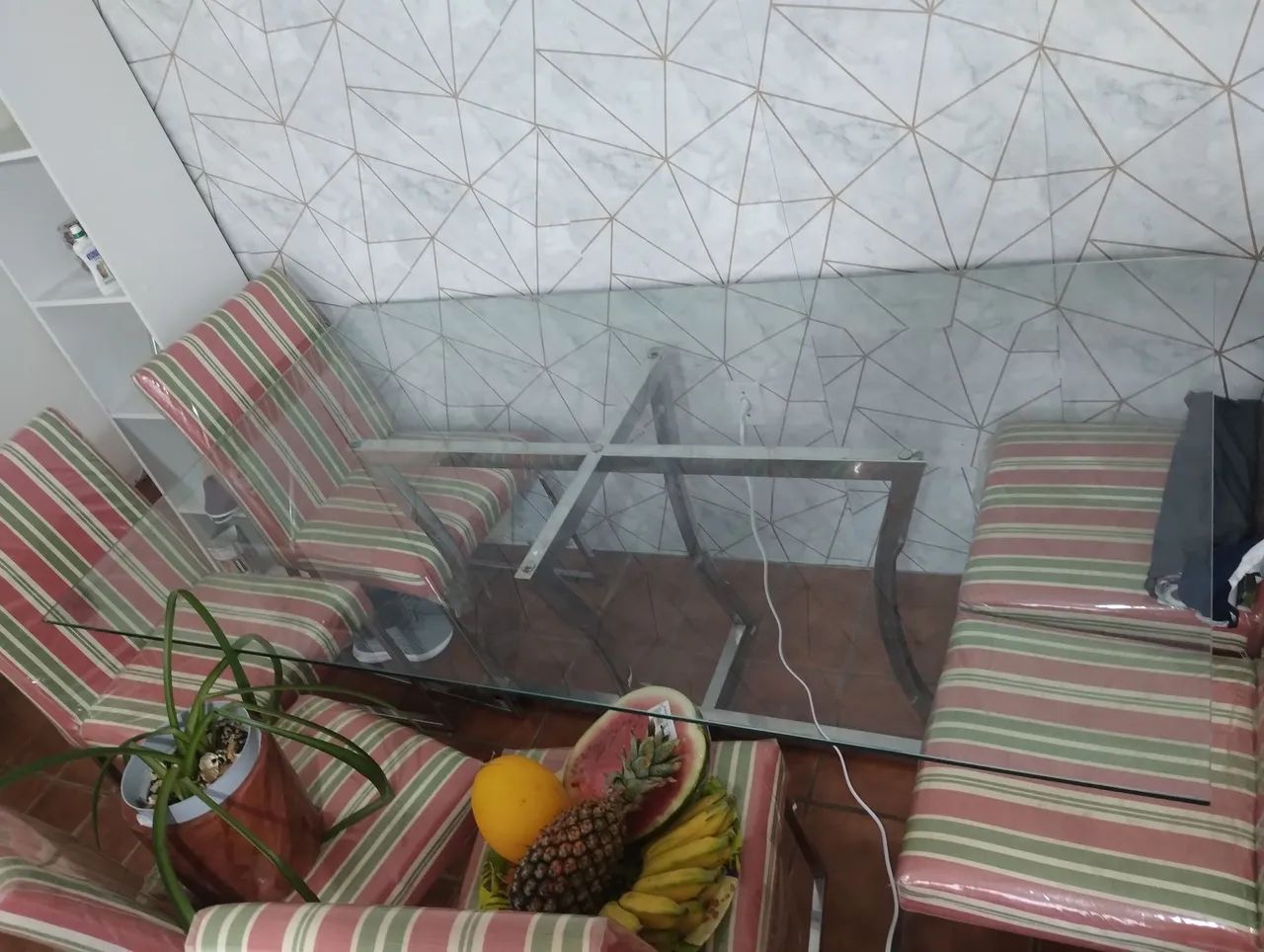 Mesa em Inox com tampo de Vidro e 6 Cadeiras  - Foto 3