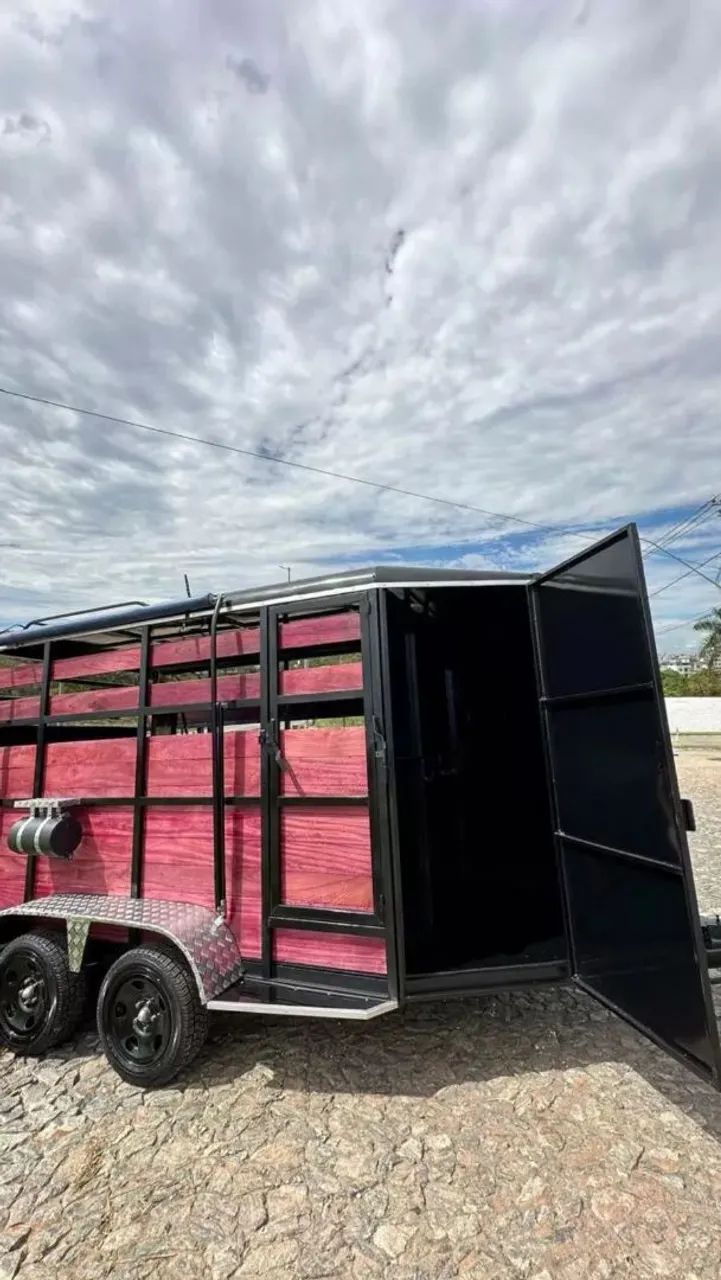 Trailer para vaquejada para até 3 animais!!! Reboque para 3 cavalos - Foto 5