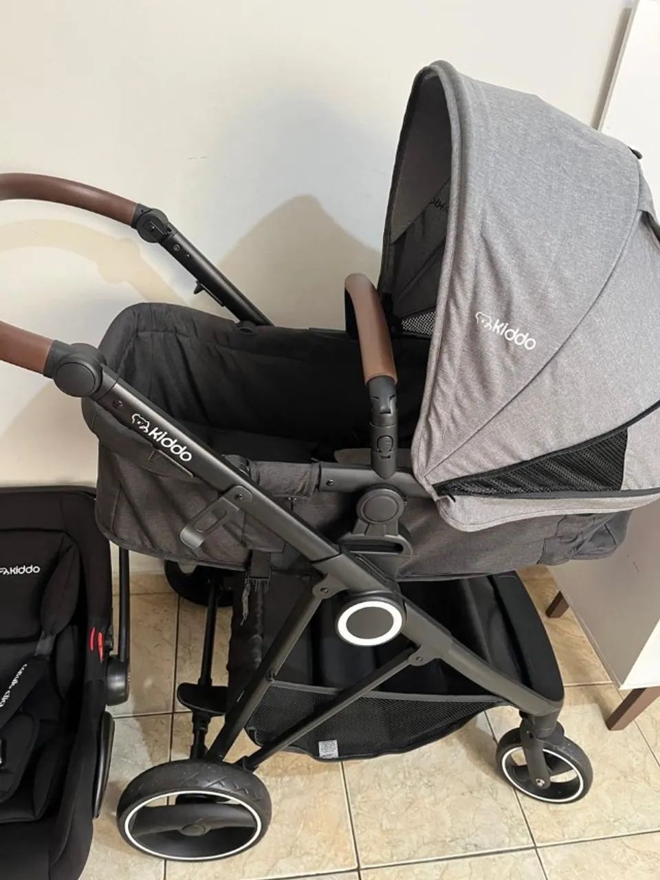 Carrinho Kiddo cosmos com bebê conforto e base - Foto 2