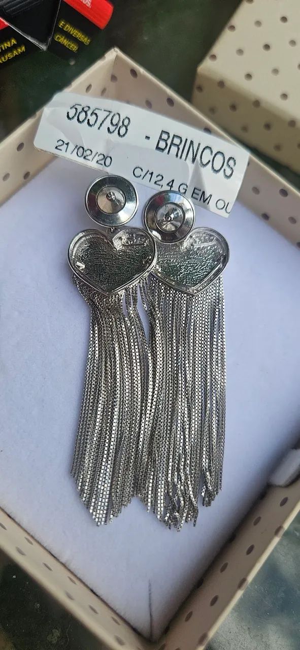 Brinco ouro branco com 6 diamantes  - Foto 2