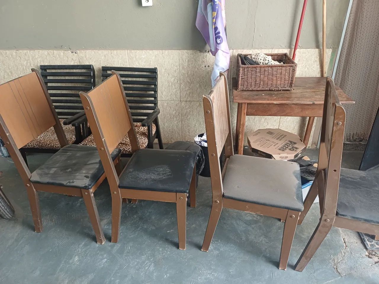 Vendo 5 cadeiras  125 as 5.