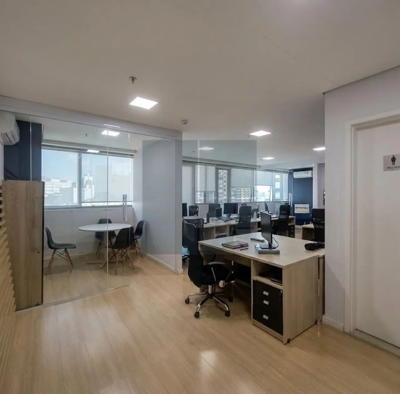 Sala Comercial de 80 m² com 2 Vagas para Locação no Condomínio Praça Pamplona - Foto 9