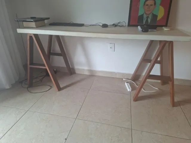Mesa grande de madeira + 2 cavaletes - Foto 2