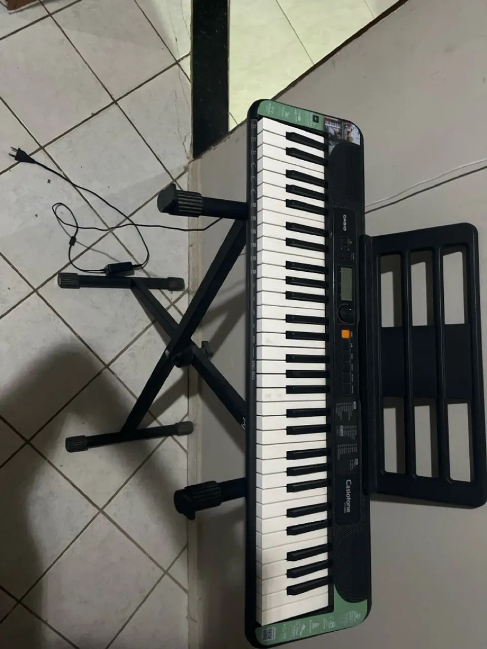 Teclado musical  casio com base
