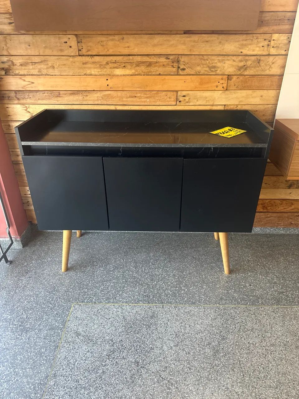 Buffet moderno com 3 portas