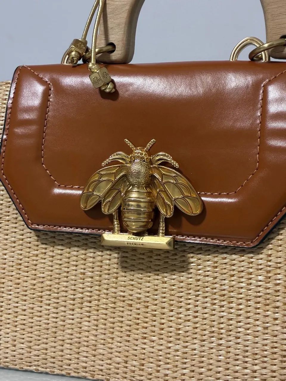 Bolsa Schutz Summer Em Palha e Couro Caramelo