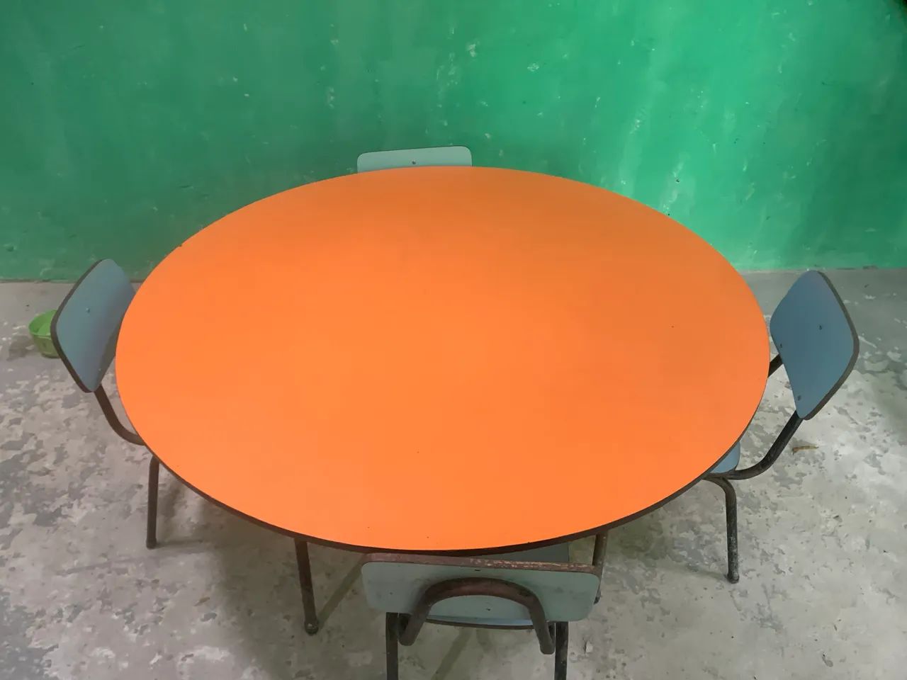 Mesa escolar com 4 cadeiras  - Foto 2