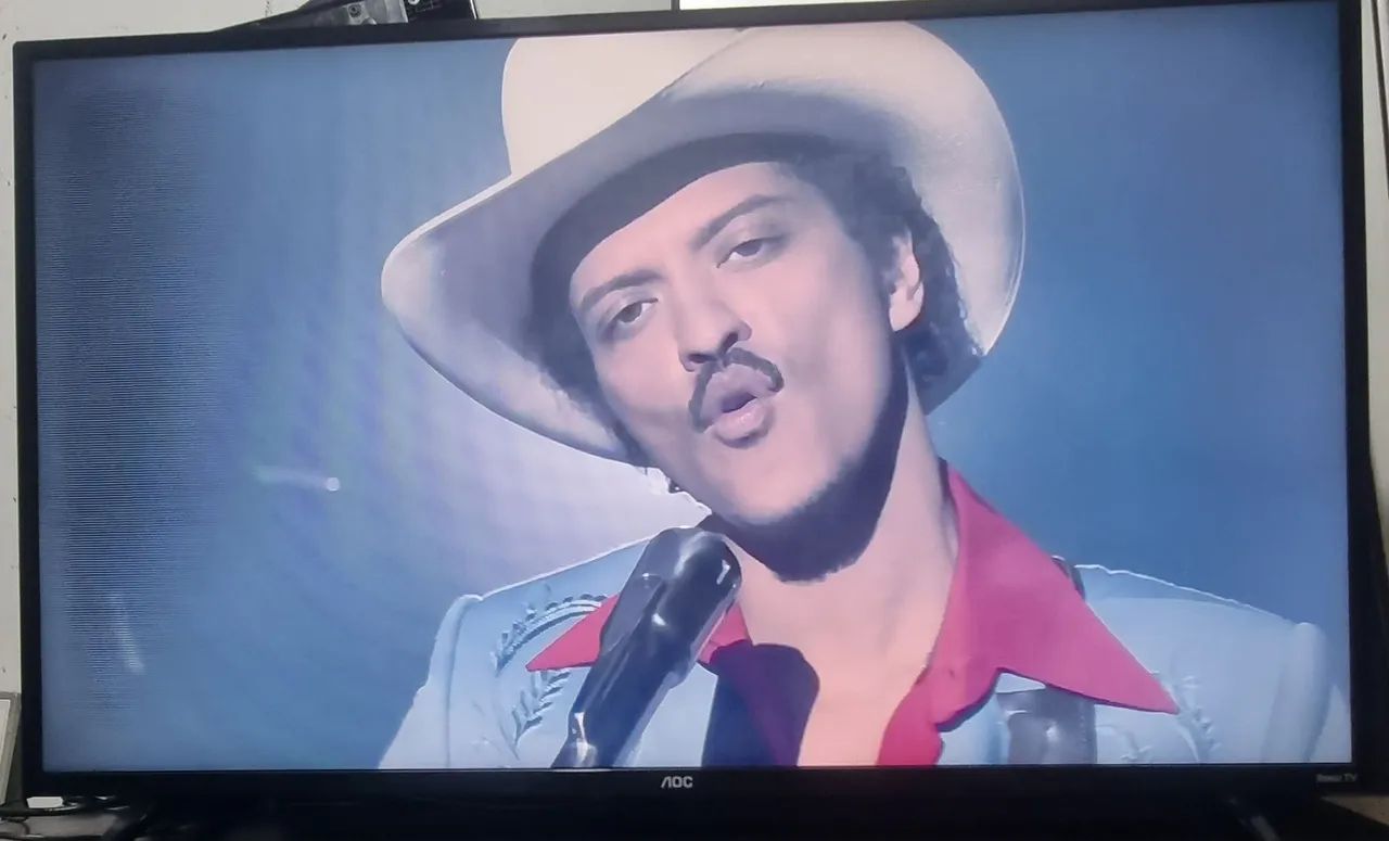 Tv AOC smart 43 polegadas, com defeito 