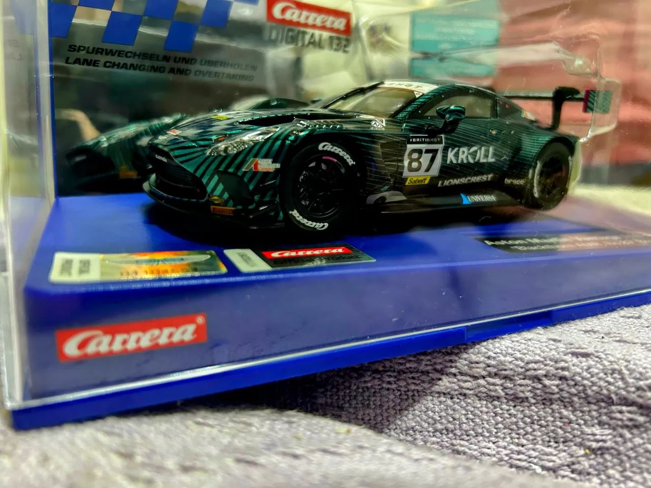  Carrinho Carrera Digital ASTON MARTIM Esc 1:32 - Foto 3