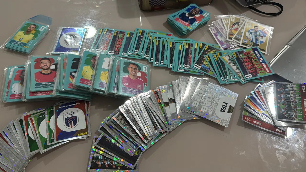 Vendo figurinhas valores no privado 