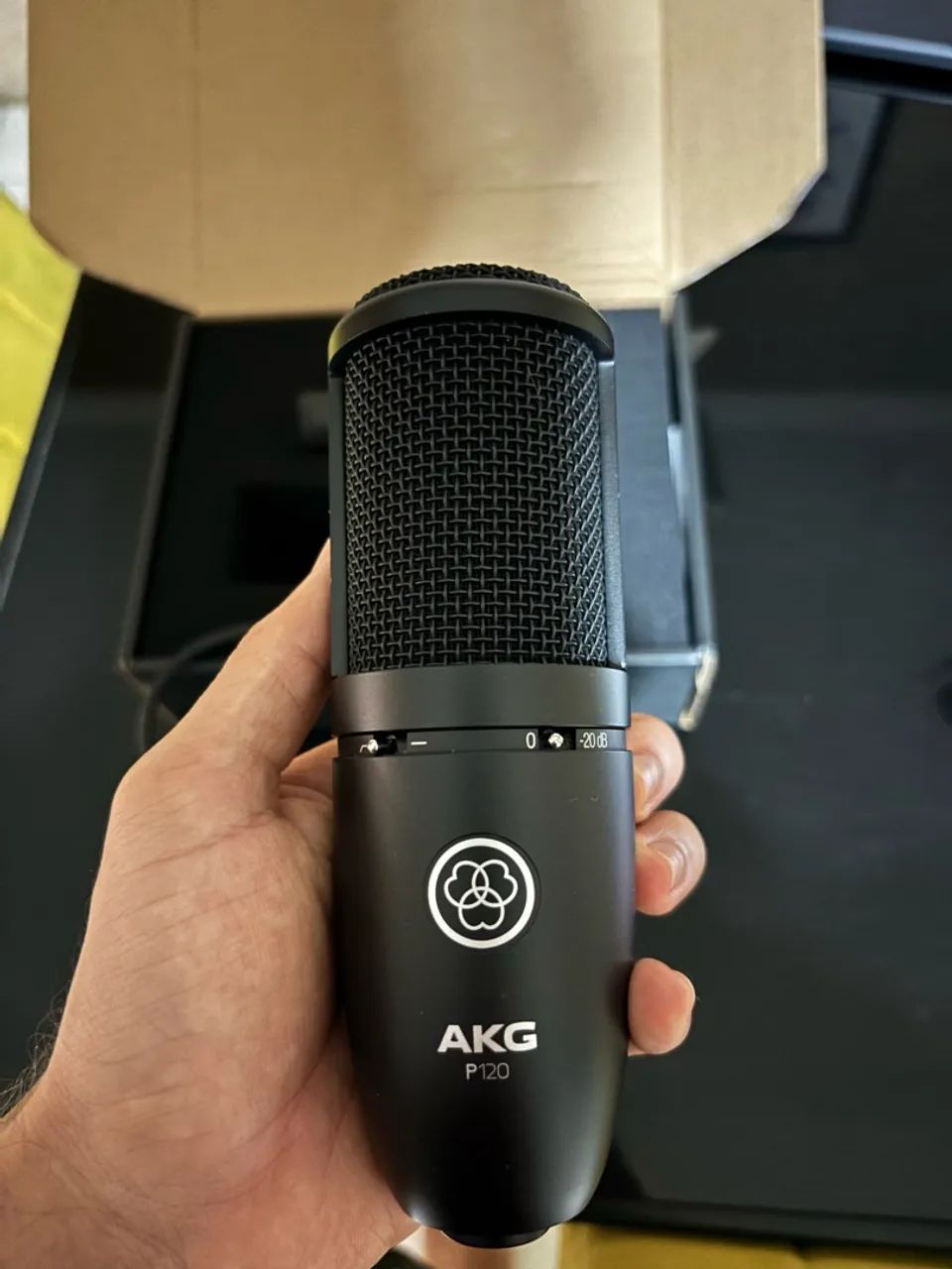 Microfone condensador AKG P120