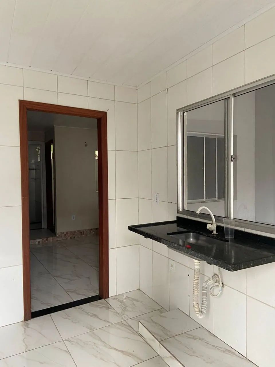 Prédio com 6 apartamentos mais 1 sobrado muito barato - Foto 3