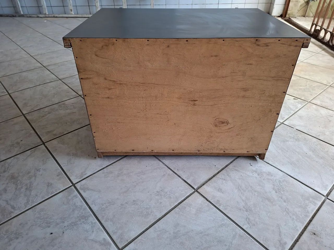 Rack em madeira com portas de vidro - Foto 4