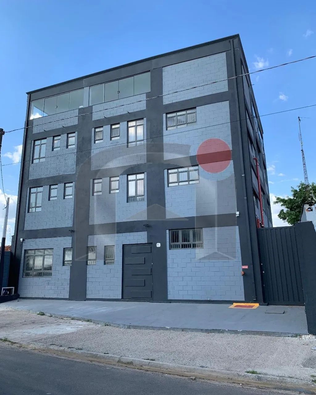 PRÉDIO COMERCIAL COM 4 ANDARES