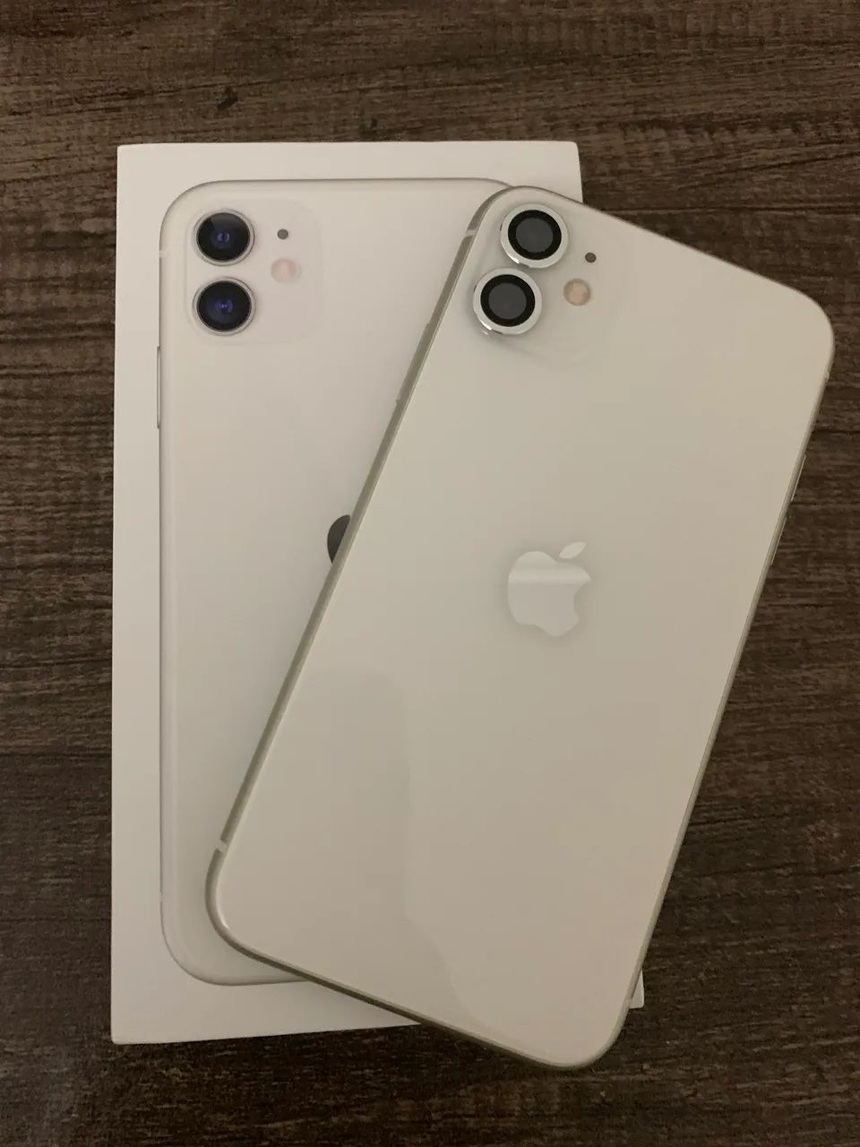 IPhone 11 64GB seminovo na cor branco. 