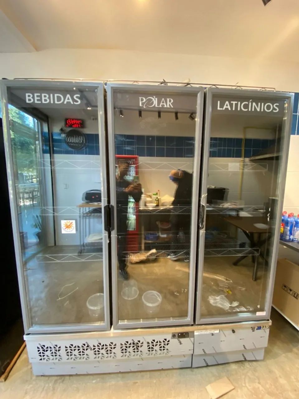 EXPOSITOR DE BEBIDAS E LACTICINIOS 3 PORTAS - NOVO