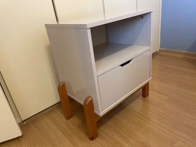 Mesa de Cabeceira de Cama