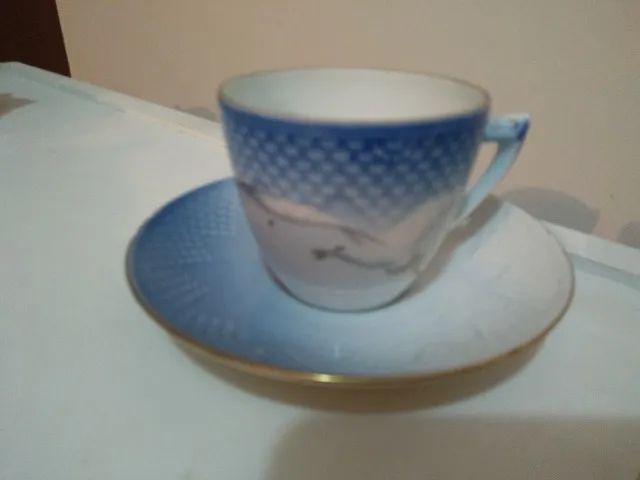 XICARA ANTIGA PORCELANA B&G