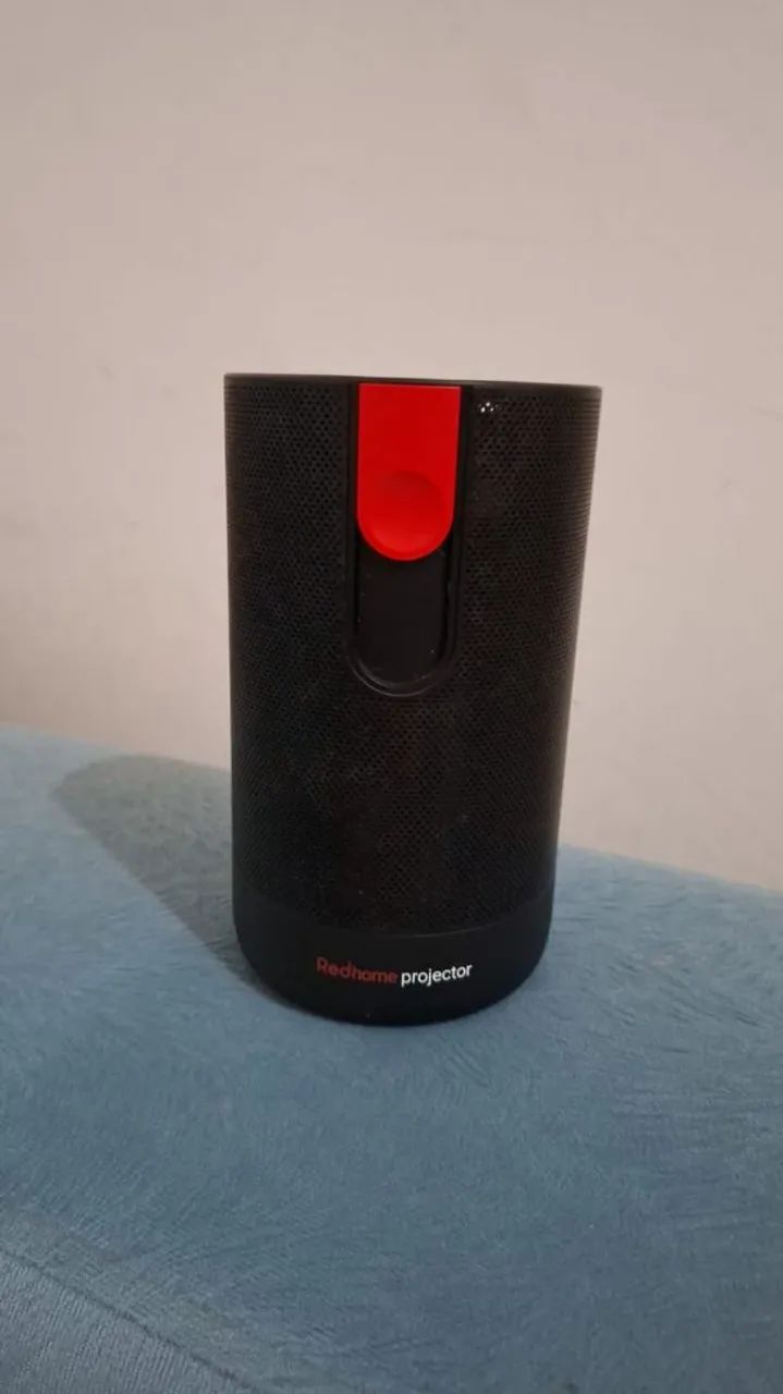 Projetor de altíssima qualidade com brilho intenso e foco automático