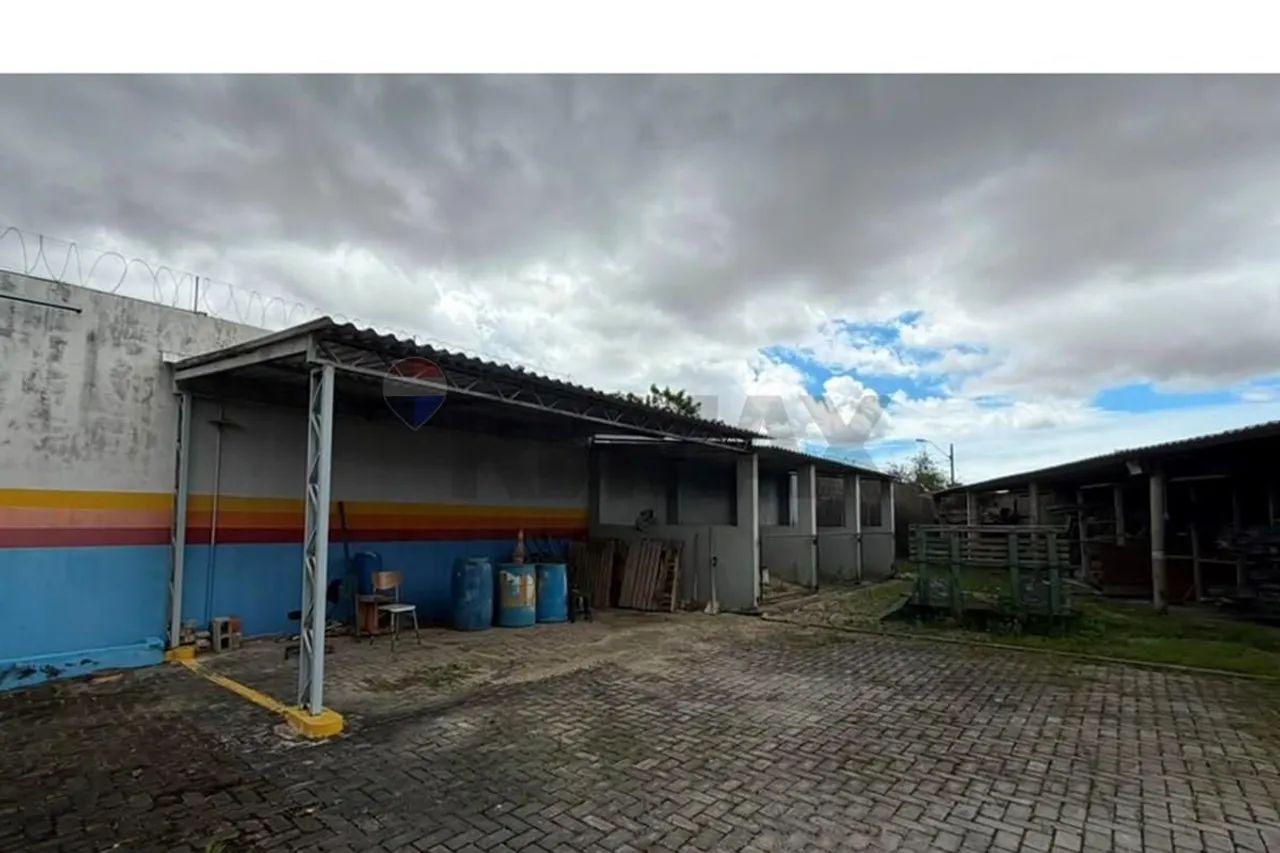 Galpão de 894 m² próximo à Av. Silas Munguba - Foto 2