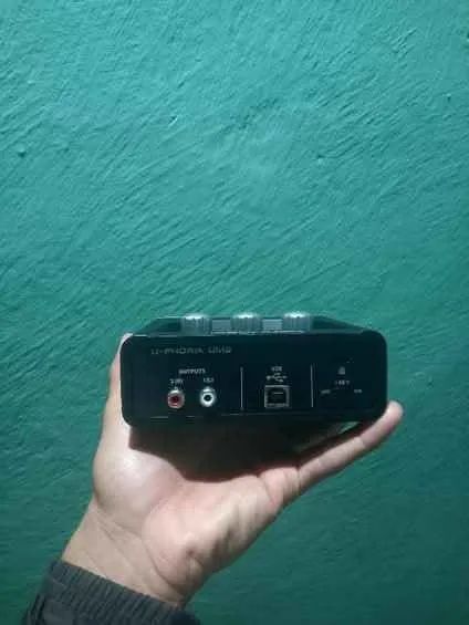 Interface de áudio behringer u-phoria um2 - Foto 3