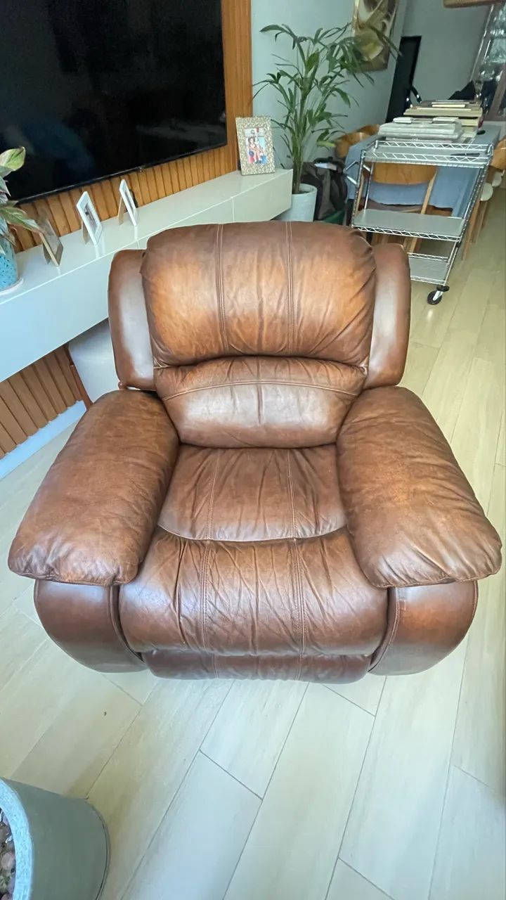 Poltrona em couro reclinável 