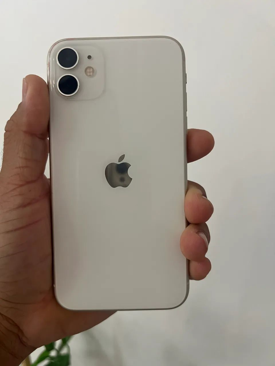 iPhone 11 com caixa e nota fiscal. Tem negociação no preço. - Foto 3