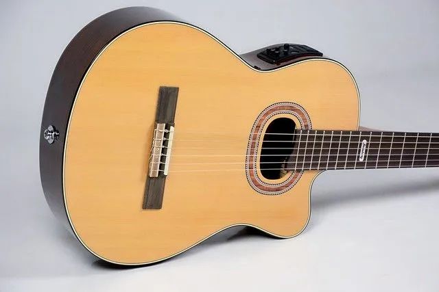 Violão strinberg nylon elétrico Novo com capa acolchoada 
