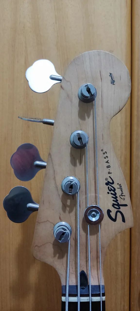 Squier Affinity Precision Bass com melhorias - Foto 3