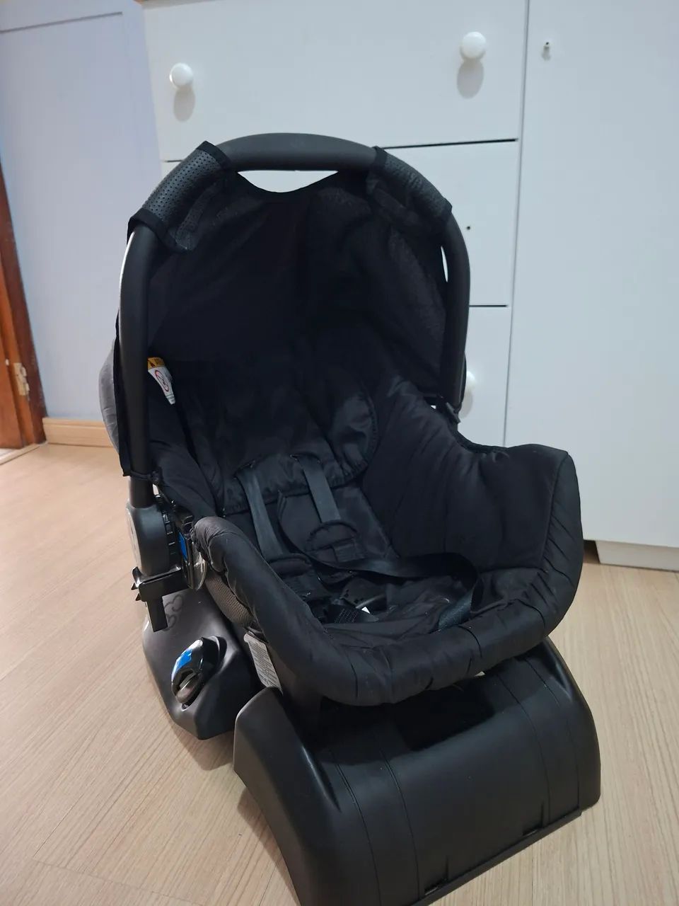Vendo Bebe conforto e Base - Foto 3