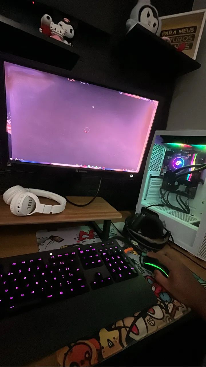 Monitor com braço articulado 
