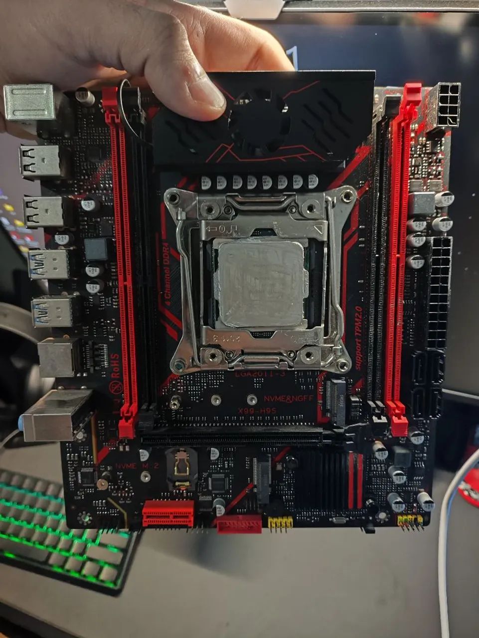 Vendo placa mãe x99 H9S com processador  - Foto 2