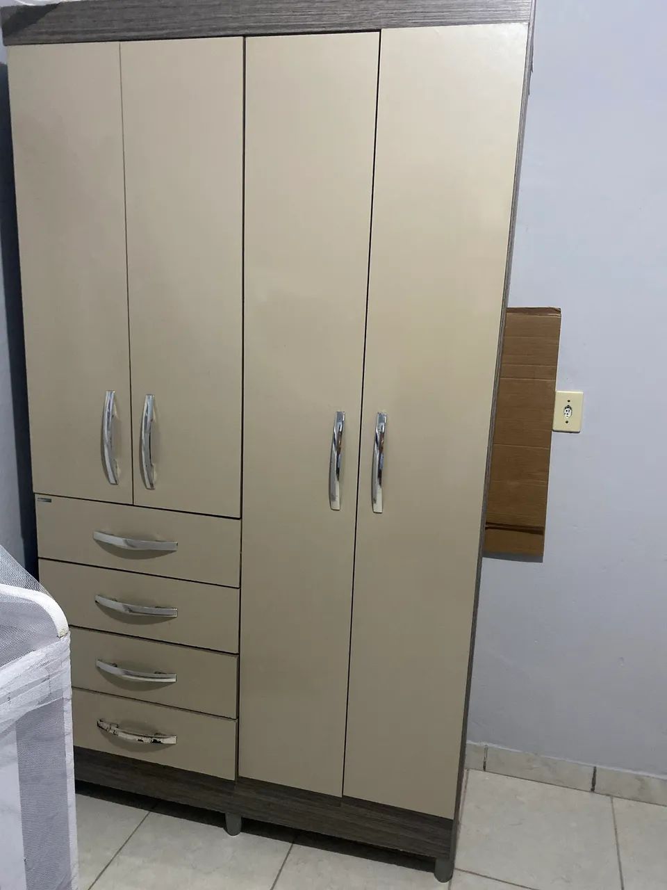 Guarda roupas de solteiro 