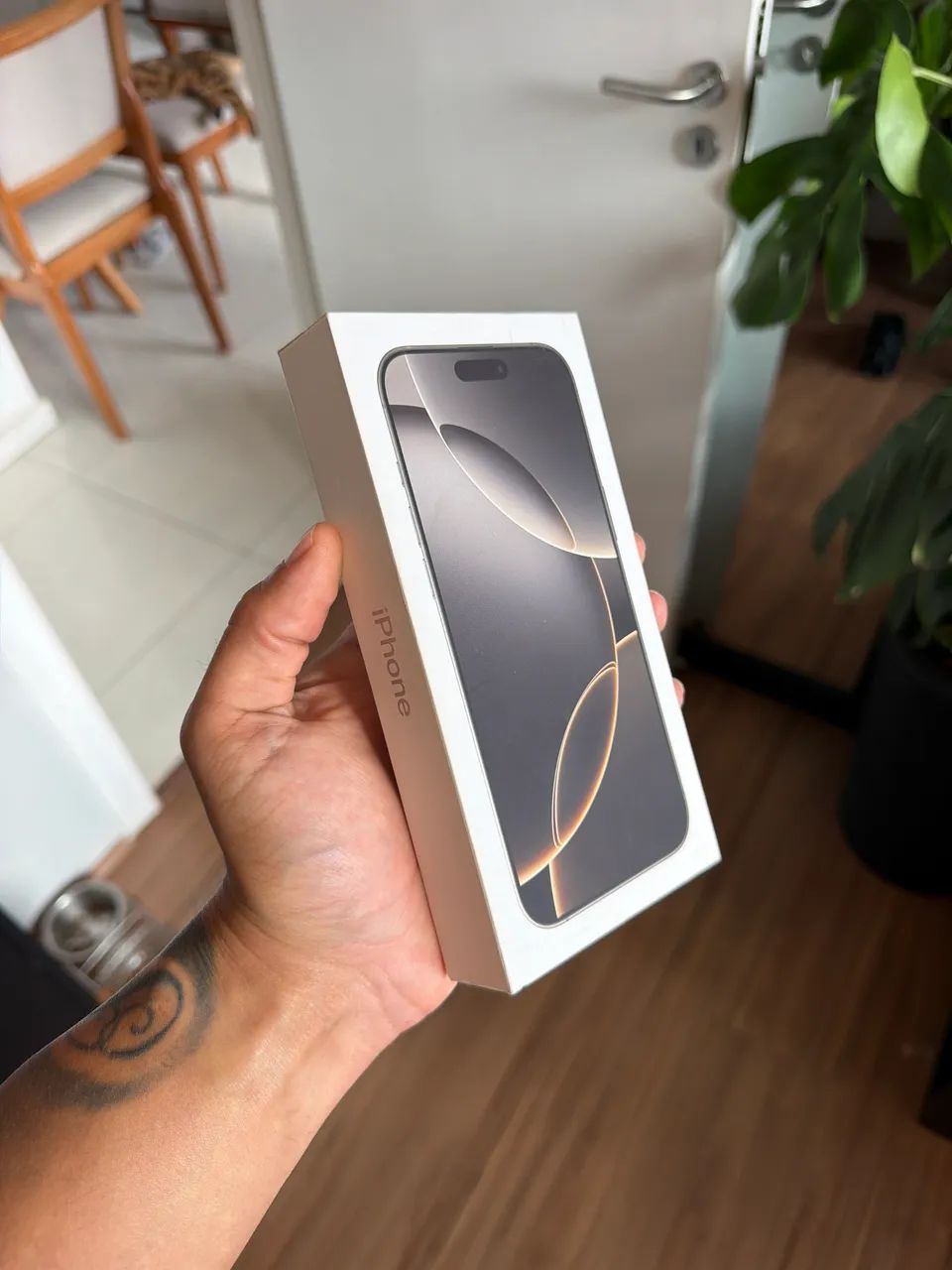 Caixa Original iPhone 16 Pro Max Titânio Natural - Foto 2