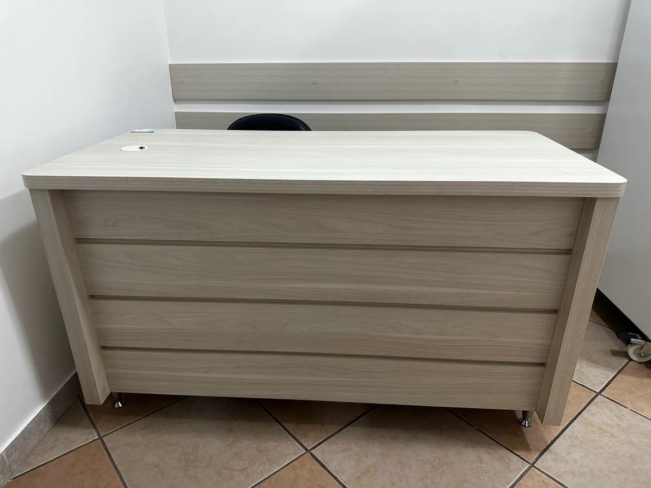 Mesa de escritório com gavetas  - Foto 2