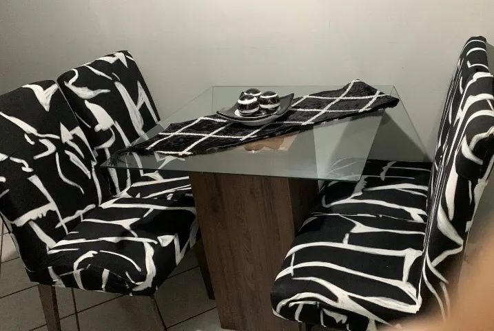VENDO MESA DE VIDRO COM 4 CADEIRAS - Foto 3
