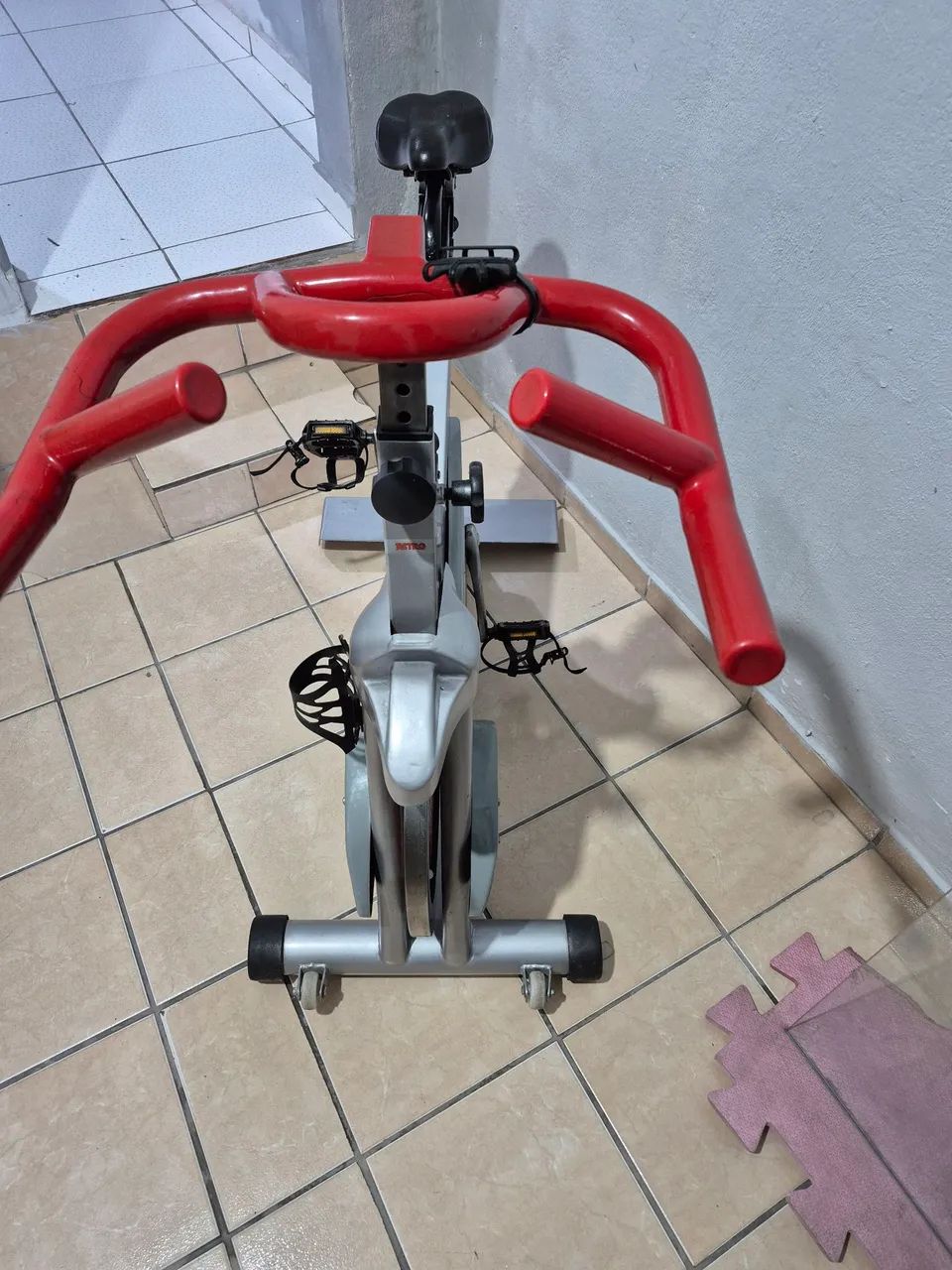 Bicicleta Ergometrica Spinning Astra Fitness c/ Roda de Inércia de 20kg20kg  - Foto 2