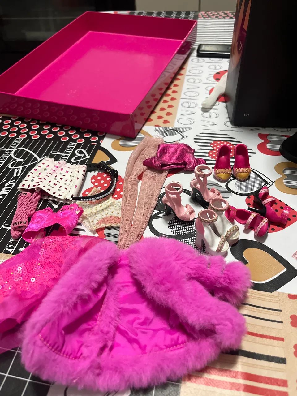 Lote de roupas rainbow high 