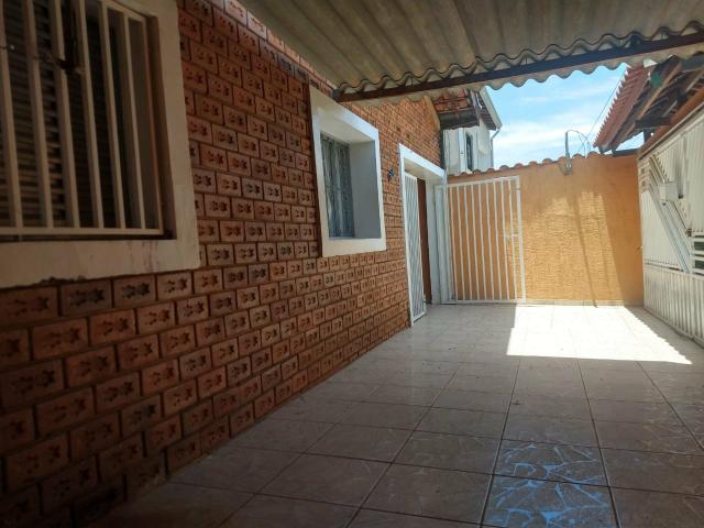 Vende-se uma casa no jardim melina região ouro verde