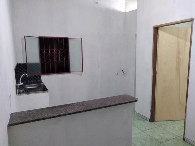 Aluga-se uma casa nos fundos - Foto 3