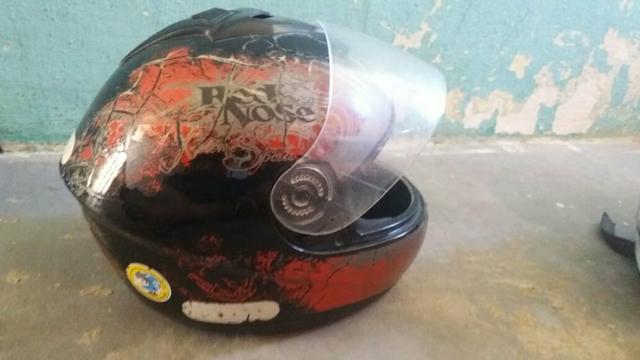Dois capacete e um par de retrovisor - Foto 5