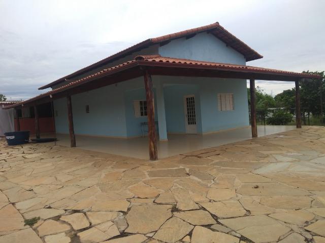 Allmeida vende bela casa com três quartos no Condomínio Mansões Entre Lagos - Foto 17
