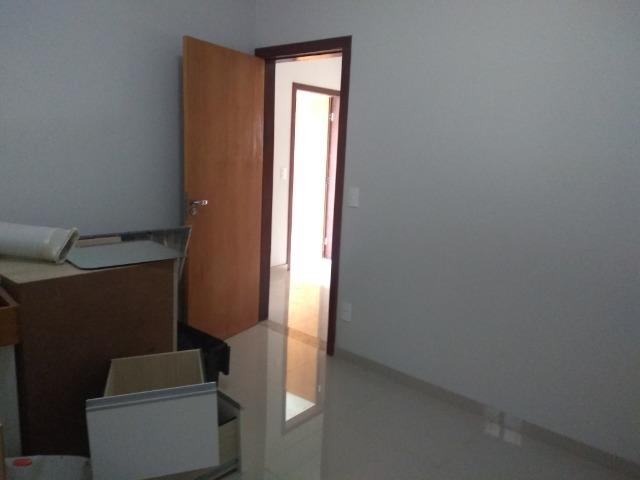 Allmeida vende bela casa com três quartos no Condomínio Mansões Entre Lagos - Foto 12