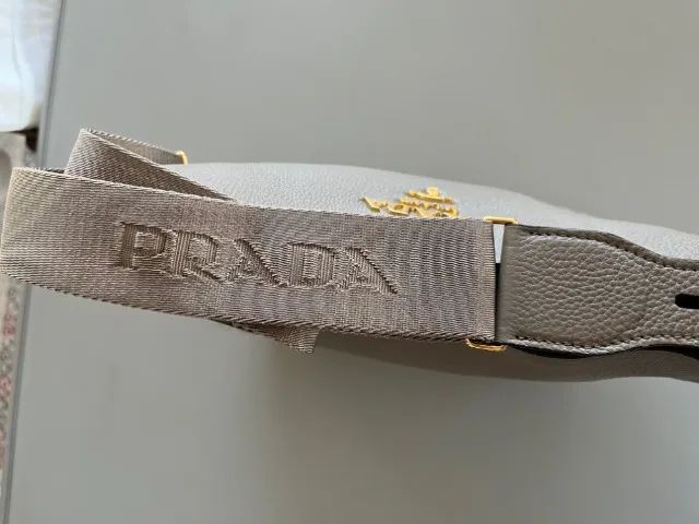 Bolsa  Nova Prada C/ seus Certificados e N.F. Cor Cinza com Alça - Foto 4