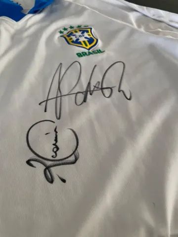 Camisa autografada por Romário e Aldair