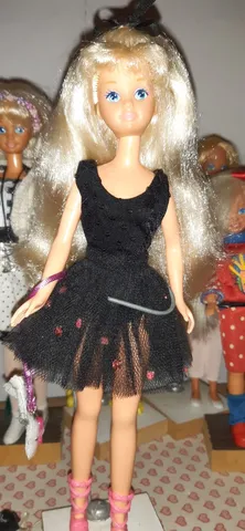 Kit 50 Cabides P/ Roupas Da Boneca Barbie Susi Blythe Roupas