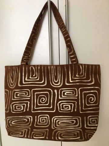 linda bolsa marrom com estampa dourada!